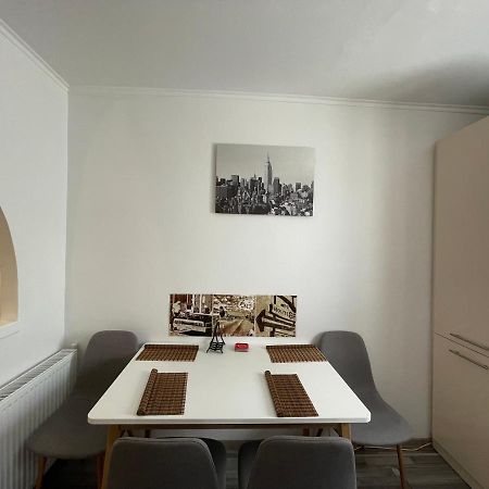 Soho Apartment Fagaras - 1 Bedroom & Extensible Couch Экстерьер фото