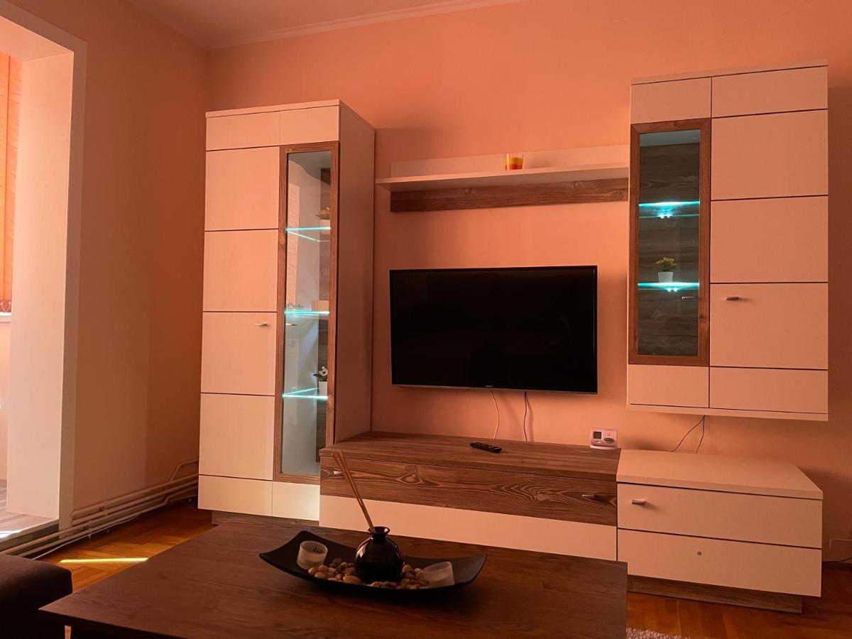 Soho Apartment Fagaras - 1 Bedroom & Extensible Couch Экстерьер фото